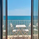 Almare House 아파트 *