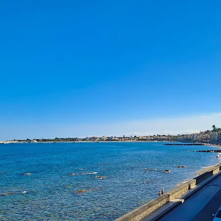 Apartament Almare House *